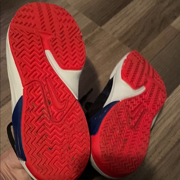 Nike LeBron Witness sneakers sz 1.5